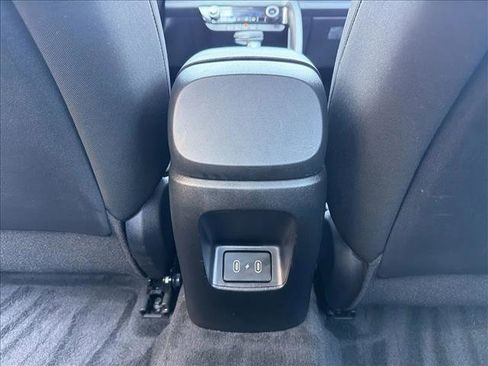Used 2024 Hyundai Elantra SEL FWD image 23