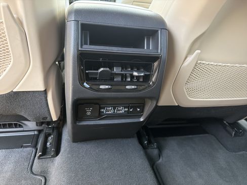 Certified 2025 Jeep Grand Cherokee Limited AWD/4WD image 14