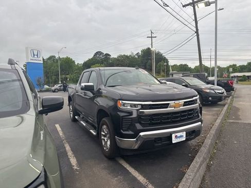 Used 2023 Chevrolet Silverado 1500 LT AWD/4WD image 18