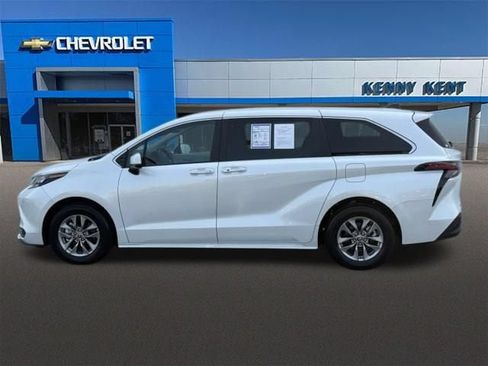 Used 2025 Toyota Sienna XLE FWD image 36