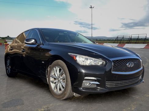 Used 2017 INFINITI Q50 2.0t w/ Moonroof Package RWD image 2