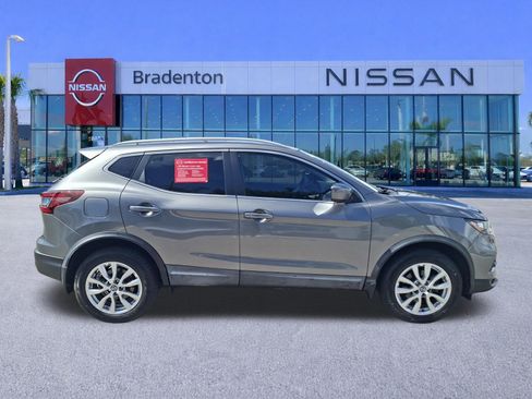 Used 2020 Nissan Rogue Sport SV FWD image 4