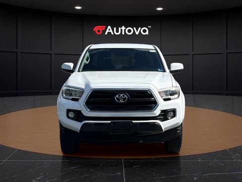 Used 2017 Toyota Tacoma SR5 w/ Tow Package AWD/4WD image 8