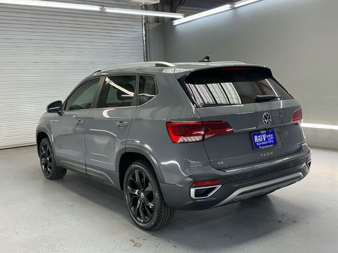 Used 2023 Volkswagen Taos SE w/ Black Wheel Package FWD image 6