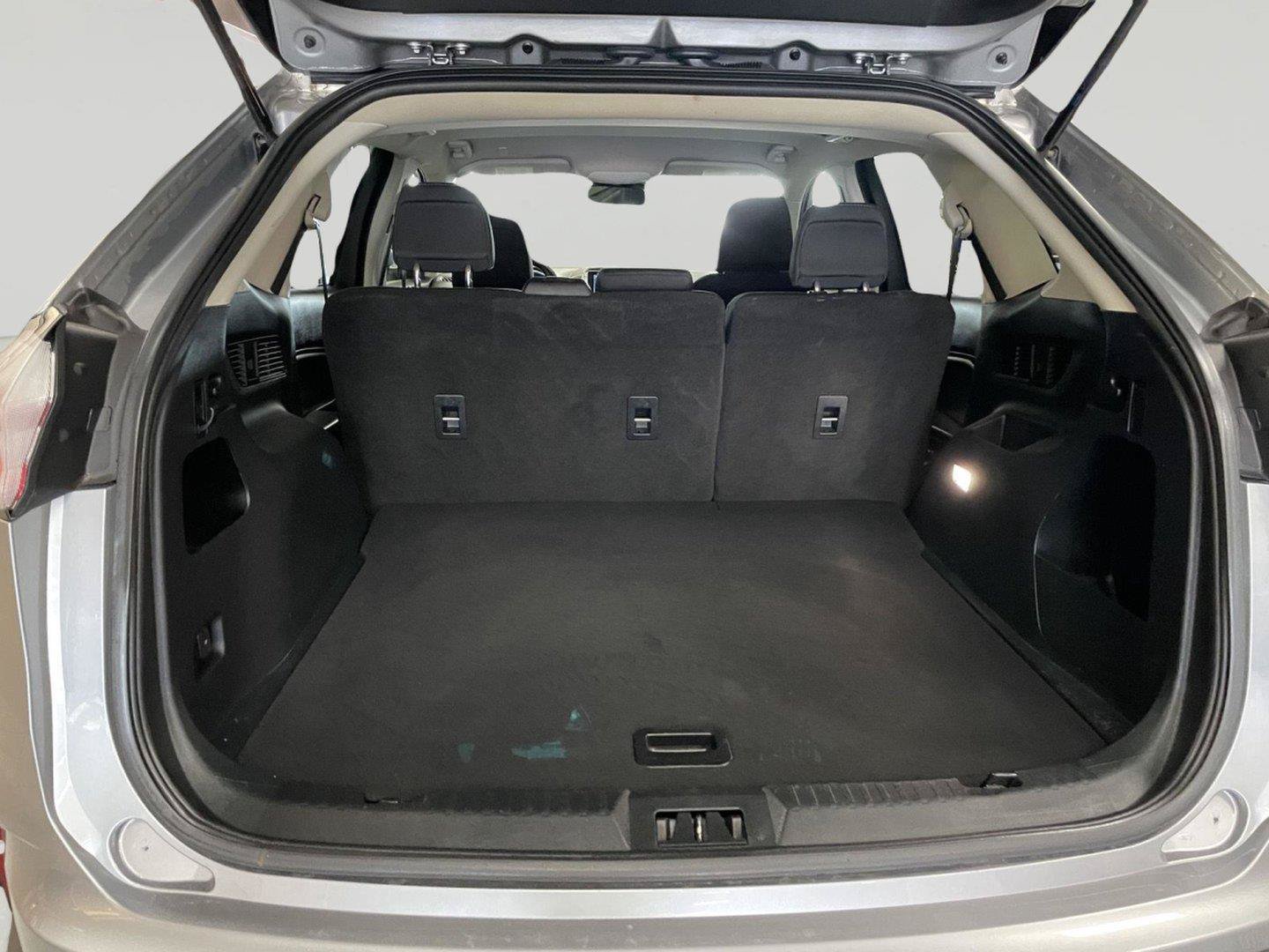 Used 2021 Ford Edge SE AWD/4WD image 9