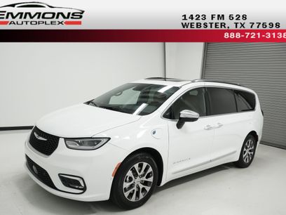 Used 2023 Chrysler Pacifica Pinnacle