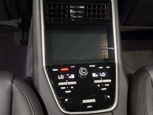 Used 2020 Porsche Panamera RWD image 14