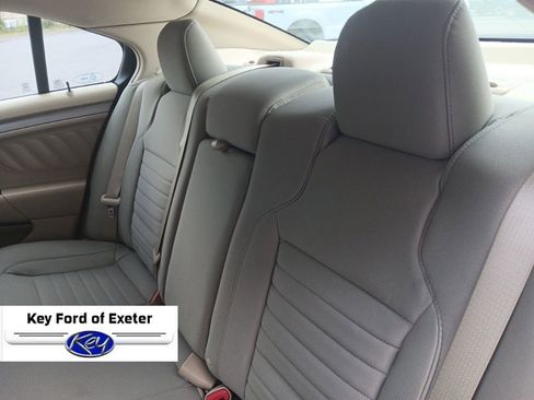 Used 2016 Ford Taurus SE FWD image 17