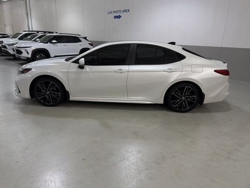 Used 2025 Toyota Camry XSE FWD image 5