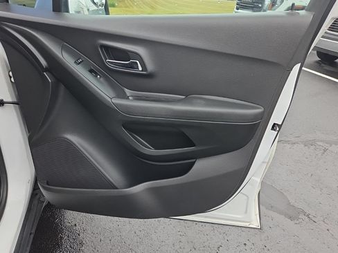 Used 2016 Chevrolet Trax LS FWD image 17