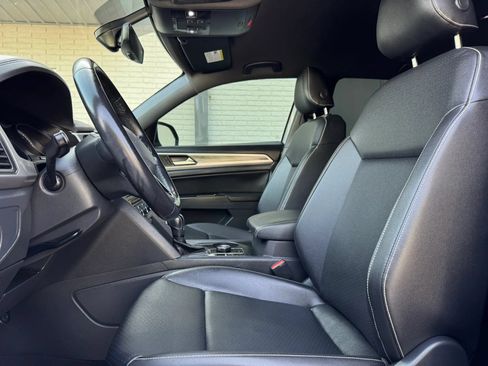 Used 2020 Volkswagen Atlas Cross Sport SE w/ Towing Package AWD/4WD image 15