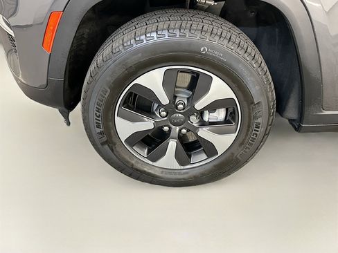 Used 2023 Jeep Grand Cherokee 4WD 4xe image 11