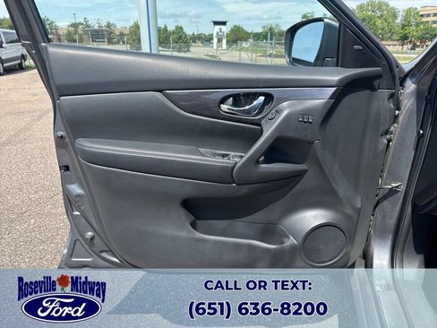 Used 2018 Nissan Rogue SV w/ Premium Package AWD/4WD image 28