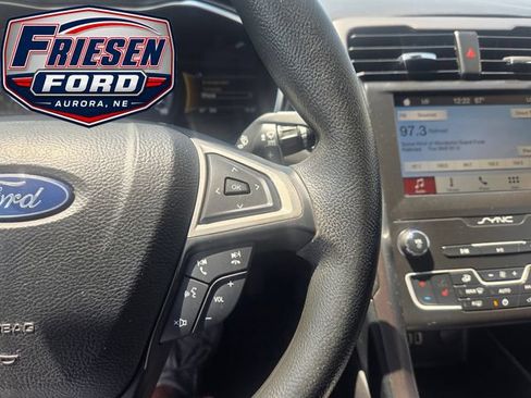 Used 2019 Ford Fusion SE AWD/4WD image 16