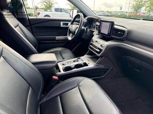 Used 2023 Ford Explorer XLT w/ Equipment Group 202A AWD/4WD image 9