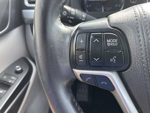 Used 2018 Toyota Highlander XLE AWD/4WD image 28