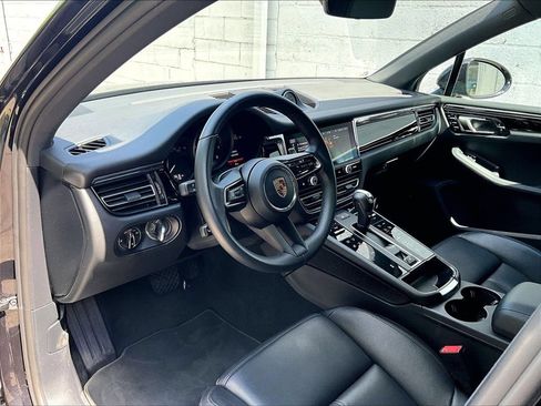 Certified 2026 Porsche Macan AWD/4WD image 4