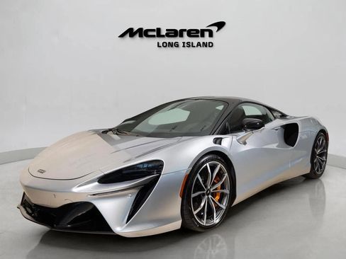 Used 2023 McLaren Artura Coupe image 2