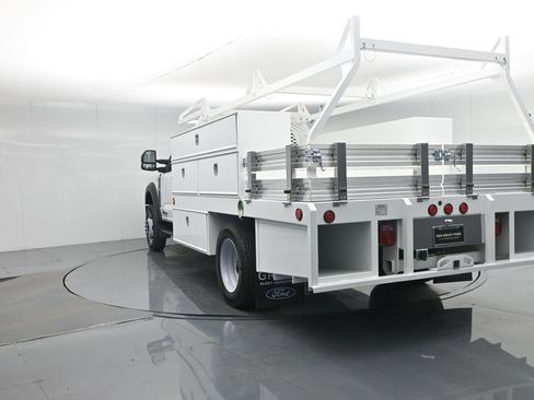 New 2025 Ford F550 2WD Regular Cab Super Duty image 31