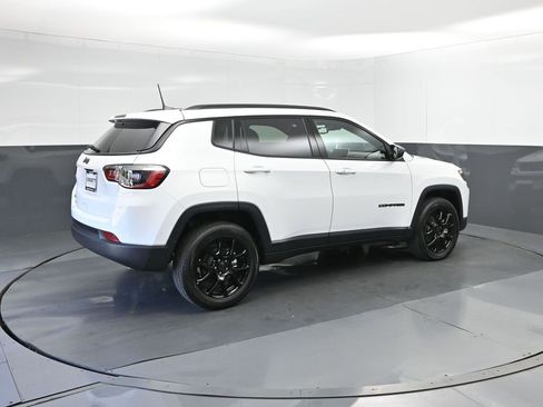 New 2026 Jeep Compass Latitude image 15