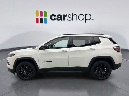 Used 2025 Jeep Compass Latitude w/ Convenience Group AWD/4WD image 2