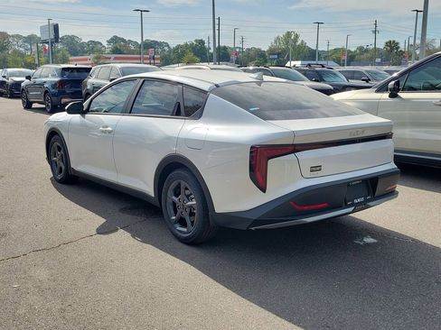 New 2026 Kia K4 LXS FWD image 4