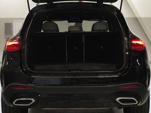 Used 2025 Mercedes-Benz GLC 350e 4MATIC image 30