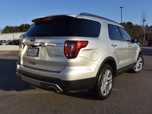 Used 2017 Ford Explorer Limited w/ Equipment Group 301A image 9