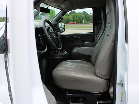 Used 2024 Chevrolet Express 2500 w/ Driver Convenience Package RWD image 26