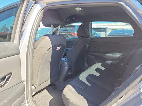 Certified 2025 Hyundai Elantra SEL FWD image 8