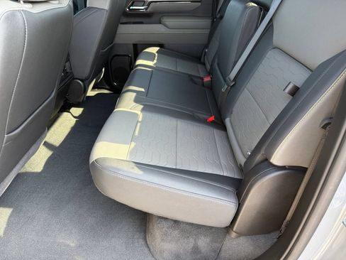 Used 2025 Chevrolet Silverado 2500 ZR2 w/ Technology Package AWD/4WD image 11