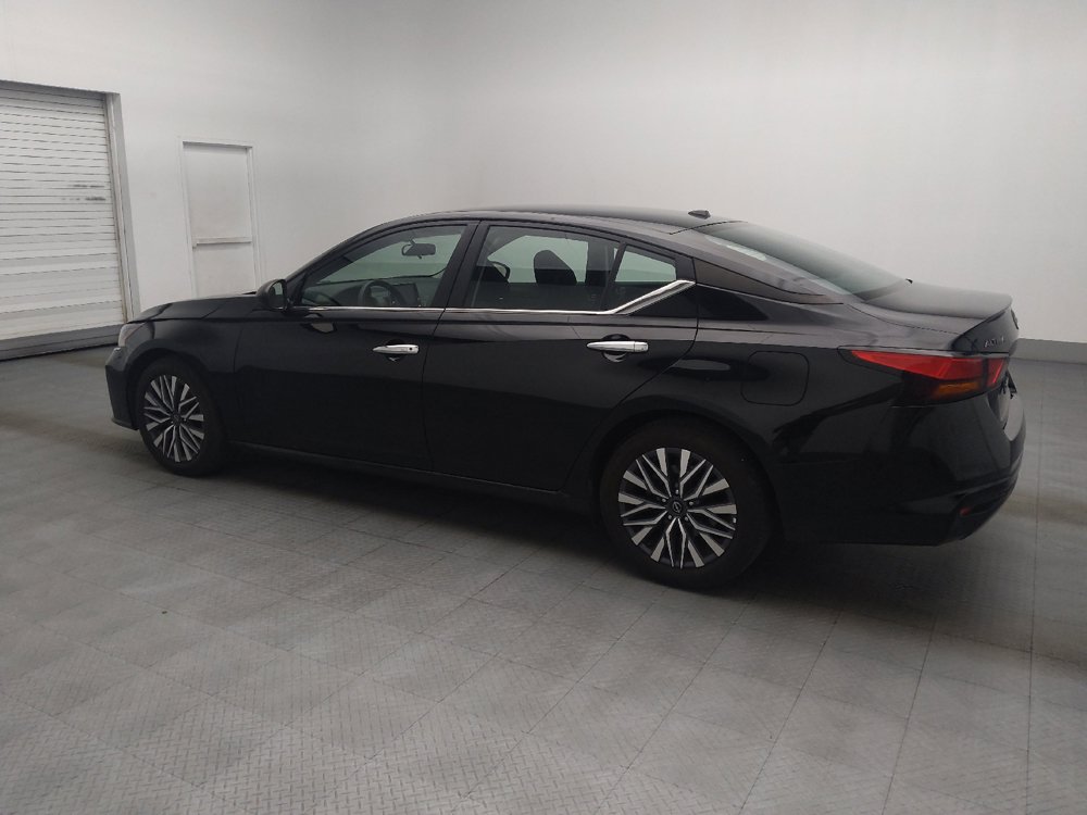 Used 2025 Nissan Altima 2.5 SV FWD image 3