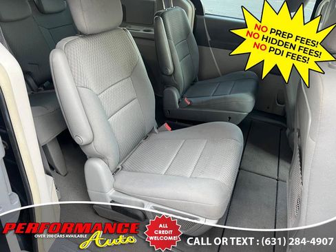 Used 2009 Chrysler Town & Country Touring image 22