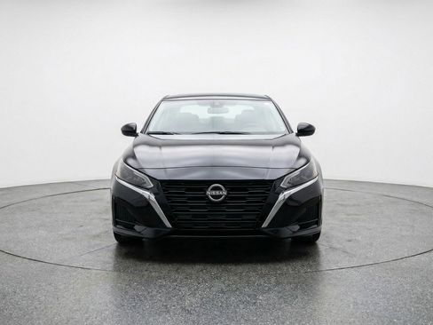 Used 2025 Nissan Altima 2.5 SV image 2