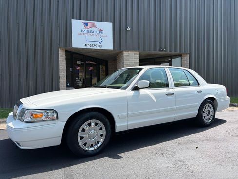 Used 2008 Mercury Grand Marquis GS RWD image 2