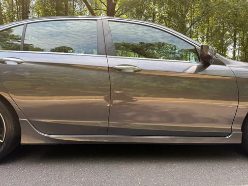 Used 2017 Honda Accord Sport image 4