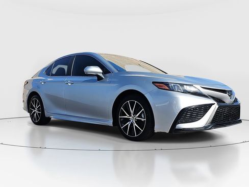 Certified 2024 Toyota Camry SE image 3