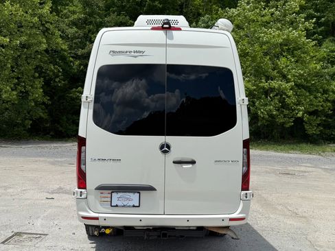 Used 2022 Mercedes-Benz Sprinter 3500 image 6