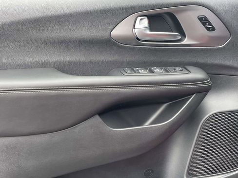 New 2026 Chrysler Pacifica Select image 20