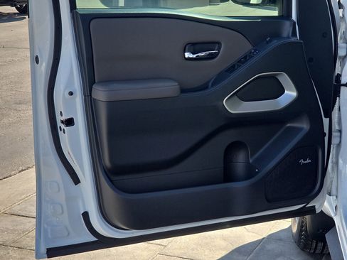 Used 2024 Nissan Frontier SV w/ SV Convenience Package image 8