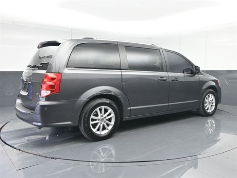 Used 2020 Dodge Grand Caravan SXT image 5