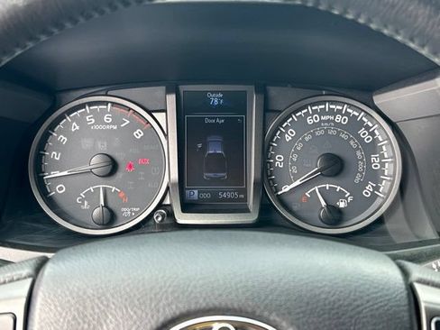 Used 2017 Toyota Tacoma TRD Sport w/ Tow Package (A/T) AWD/4WD image 49