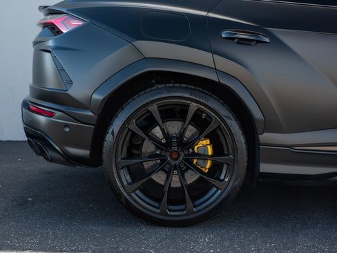 Used 2020 Lamborghini Urus image 43