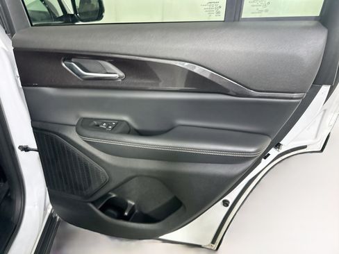 Used 2023 Jeep Grand Cherokee Altitude RWD image 30