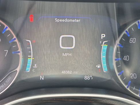 Used 2024 Chrysler Pacifica Limited image 6