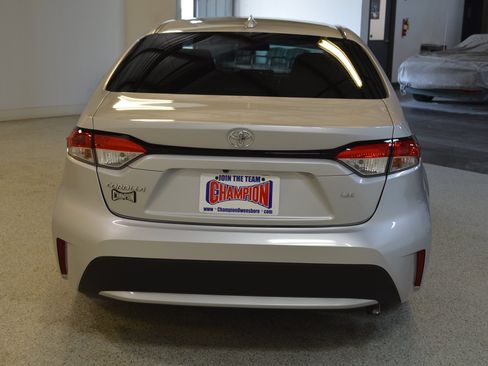 Used 2020 Toyota Corolla LE FWD image 4