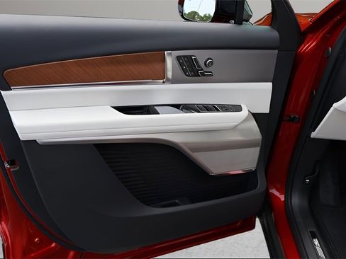 New 2026 Cadillac Vistiq Luxury image 12