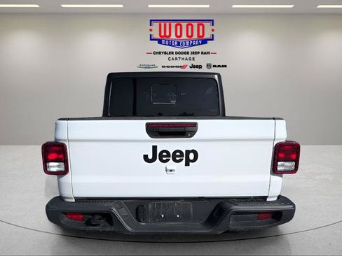 Used 2025 Jeep Gladiator Sport AWD/4WD image 4