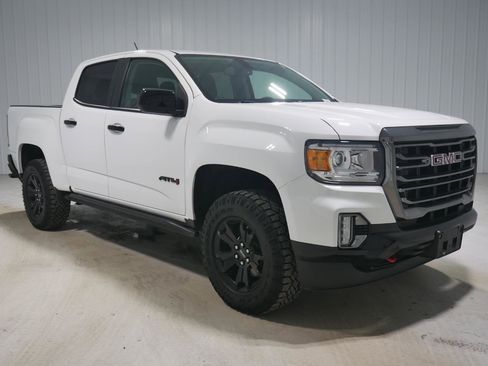 Used 2022 GMC Canyon AT4 image 3