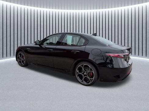 Used 2024 Alfa Romeo Giulia Veloce image 12